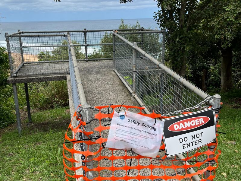 Sign saying Do Not Enter at viewing platform in Warren Ave, Avoca