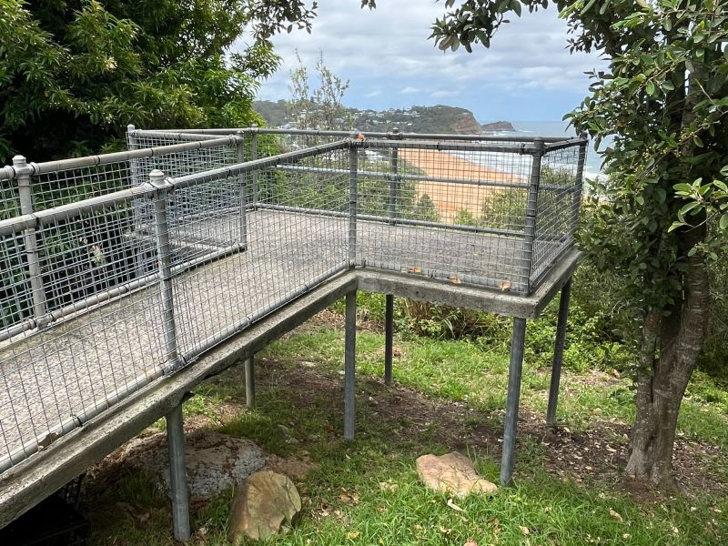 Viewing platform in Warren Ave, Avoca